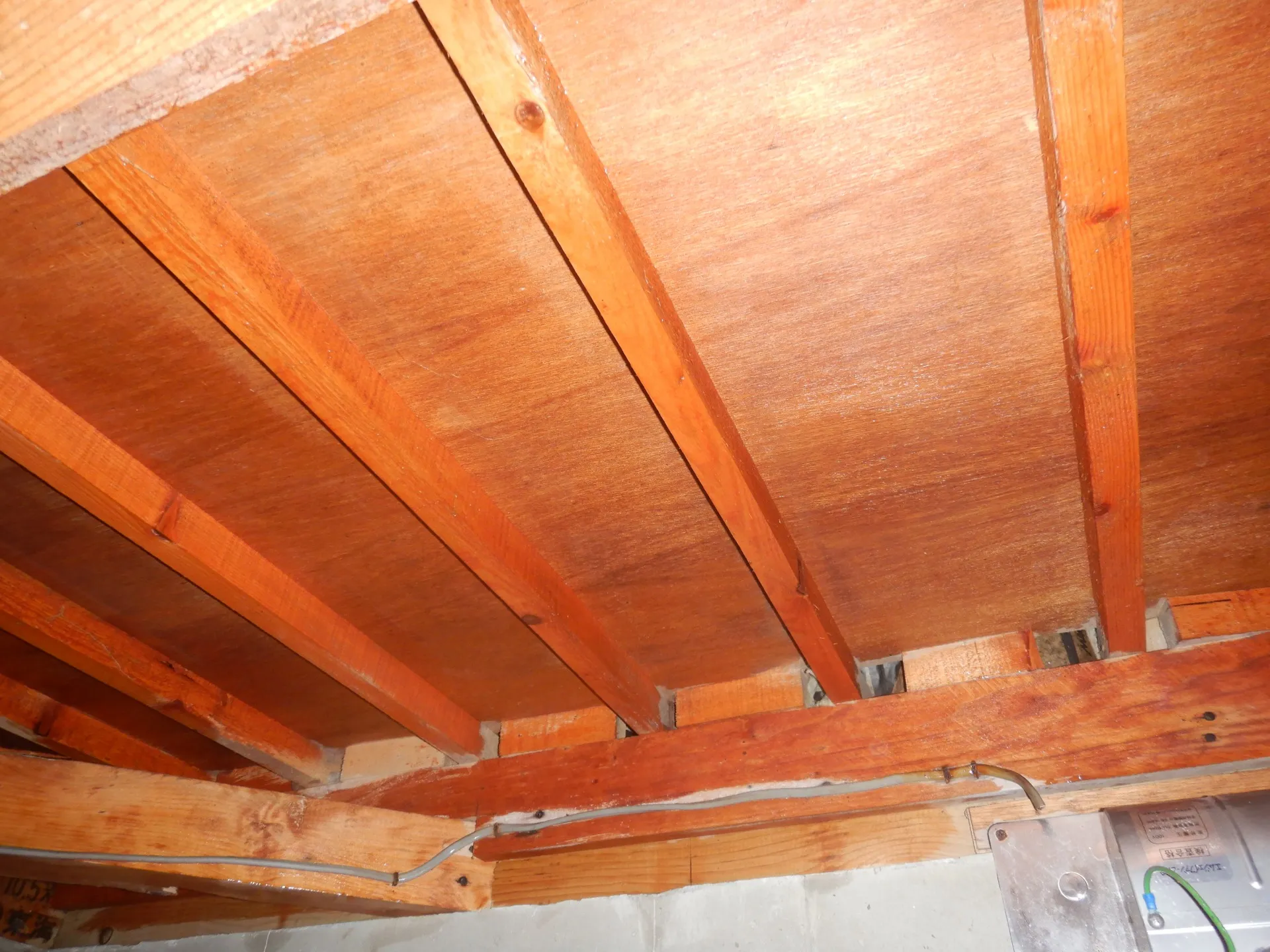 床下木材合板防カビ施工（工事完了）