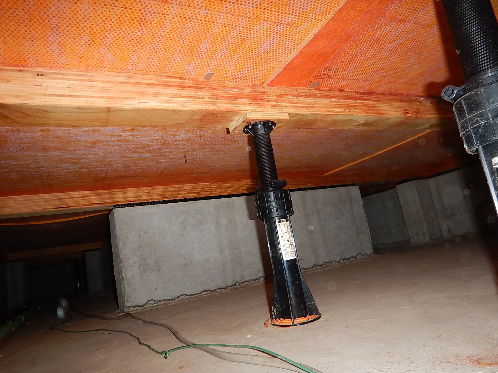 住宅床下漏水事故後防カビ工事
