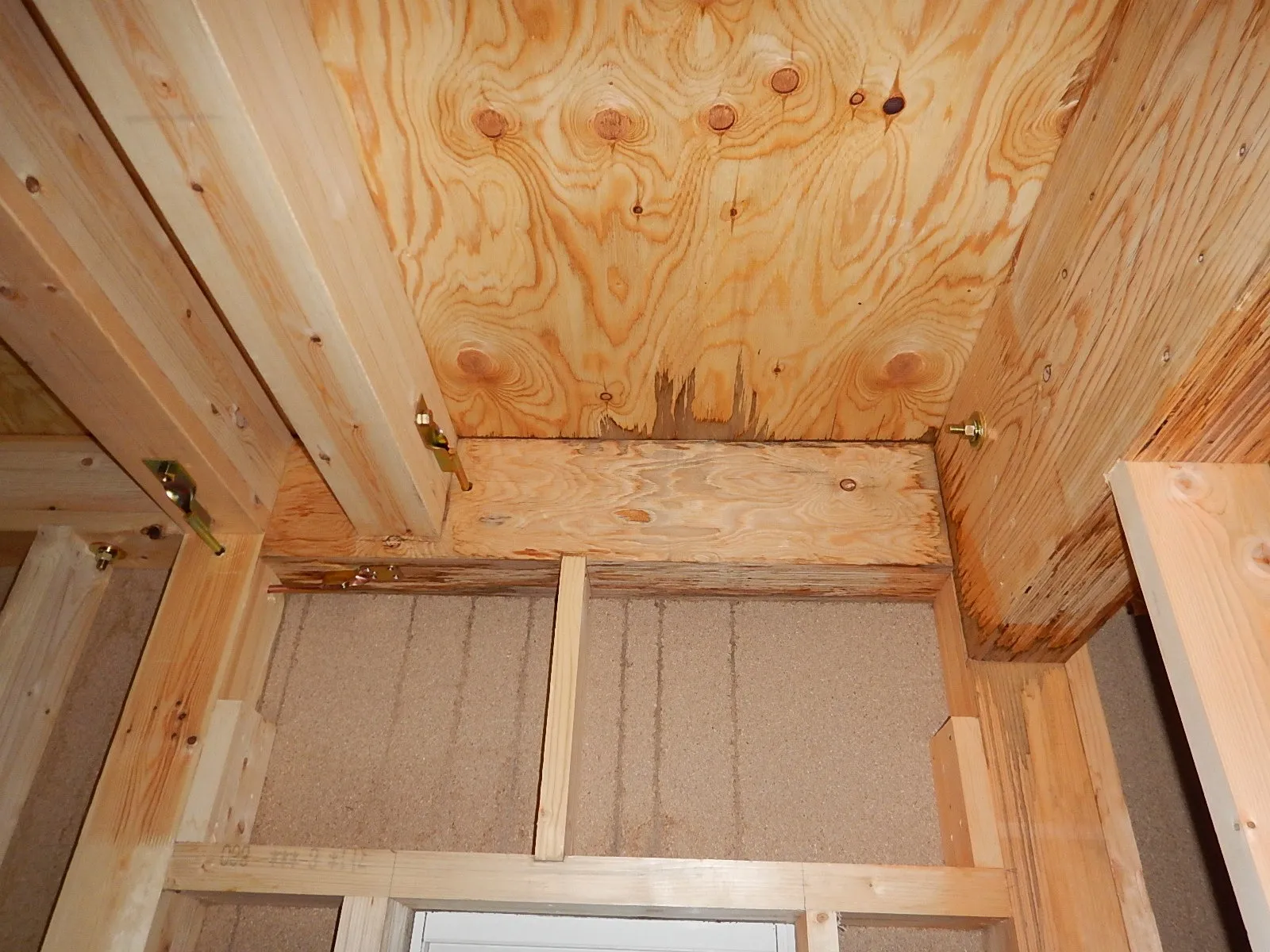 雨に濡れた木材合板は乾燥させれば良いと考える建築会社