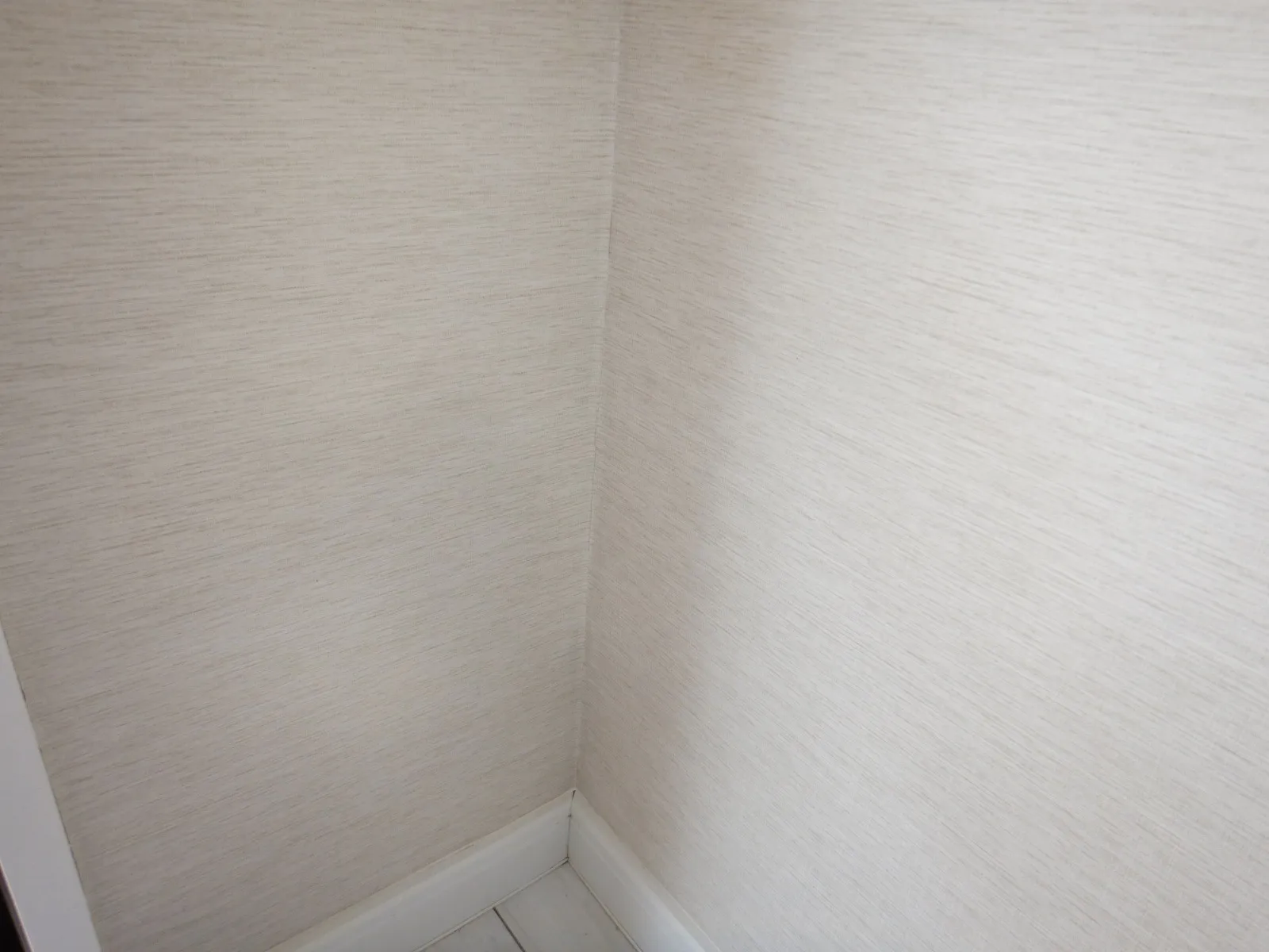 東京都千代田区のマンションカビ臭のする壁紙カビ防カビ工事