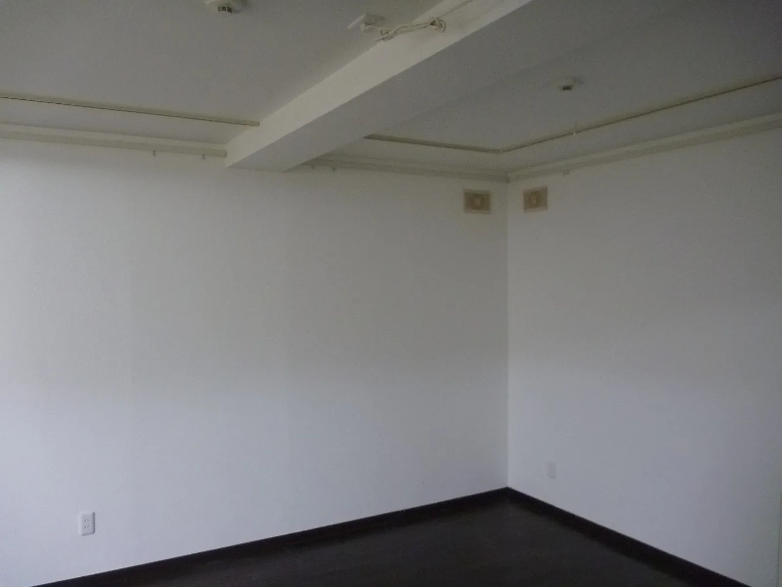 【東京都渋谷区】カビ臭い地下室3年保証防カビ工事
