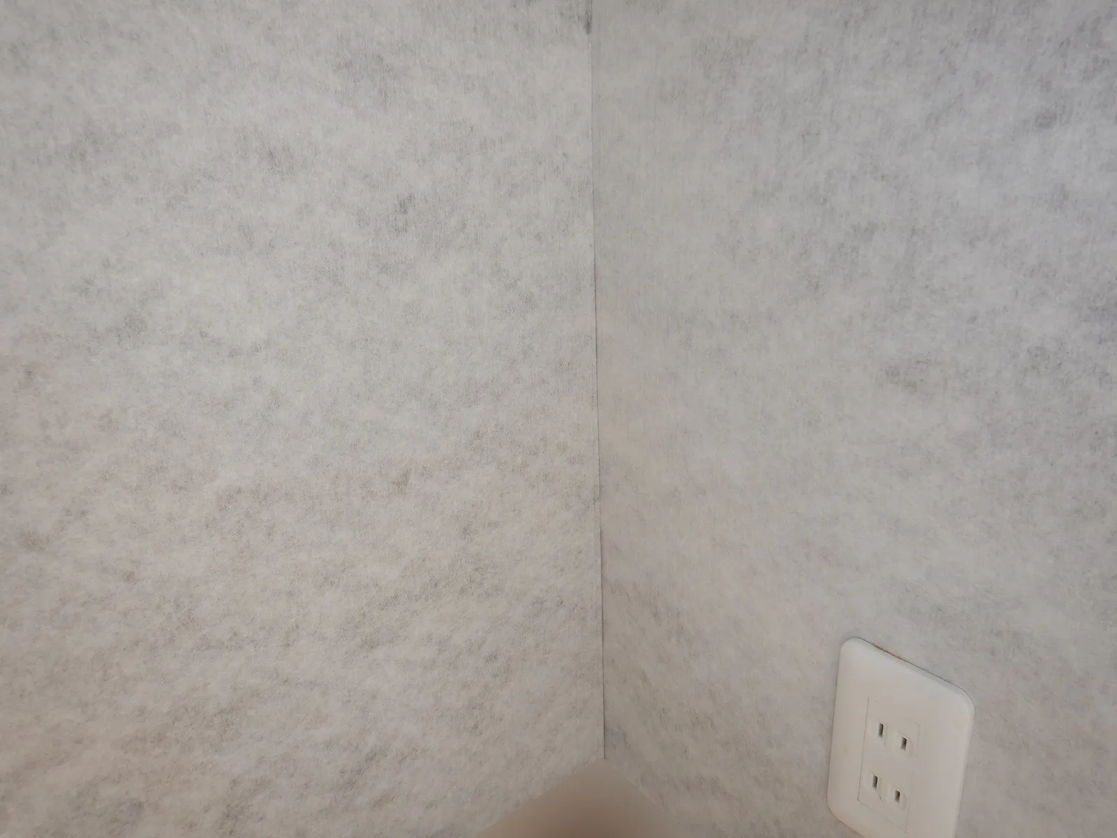 【東京都文京区】洗濯機置き場コンクリート直張り壁紙結露カビ