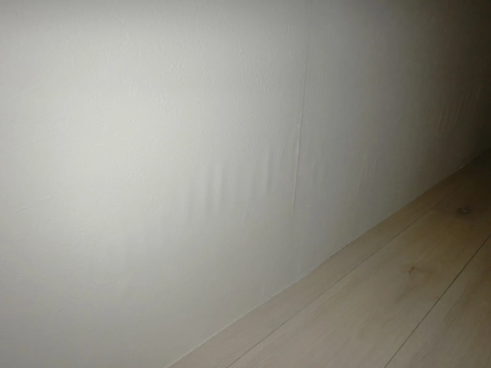 【東京】地下室のある集合住宅は壁紙カビにご注意を