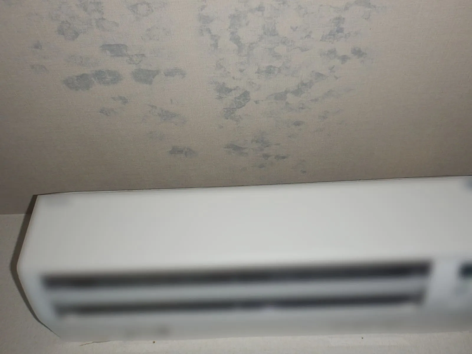【注意】エアコン設定温度を20℃以下にすると壁紙カビが発生する