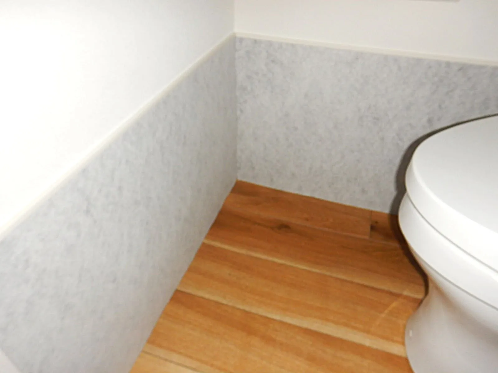 【東京都大田区】結露し冷えるトイレに防カビ結露対策工事