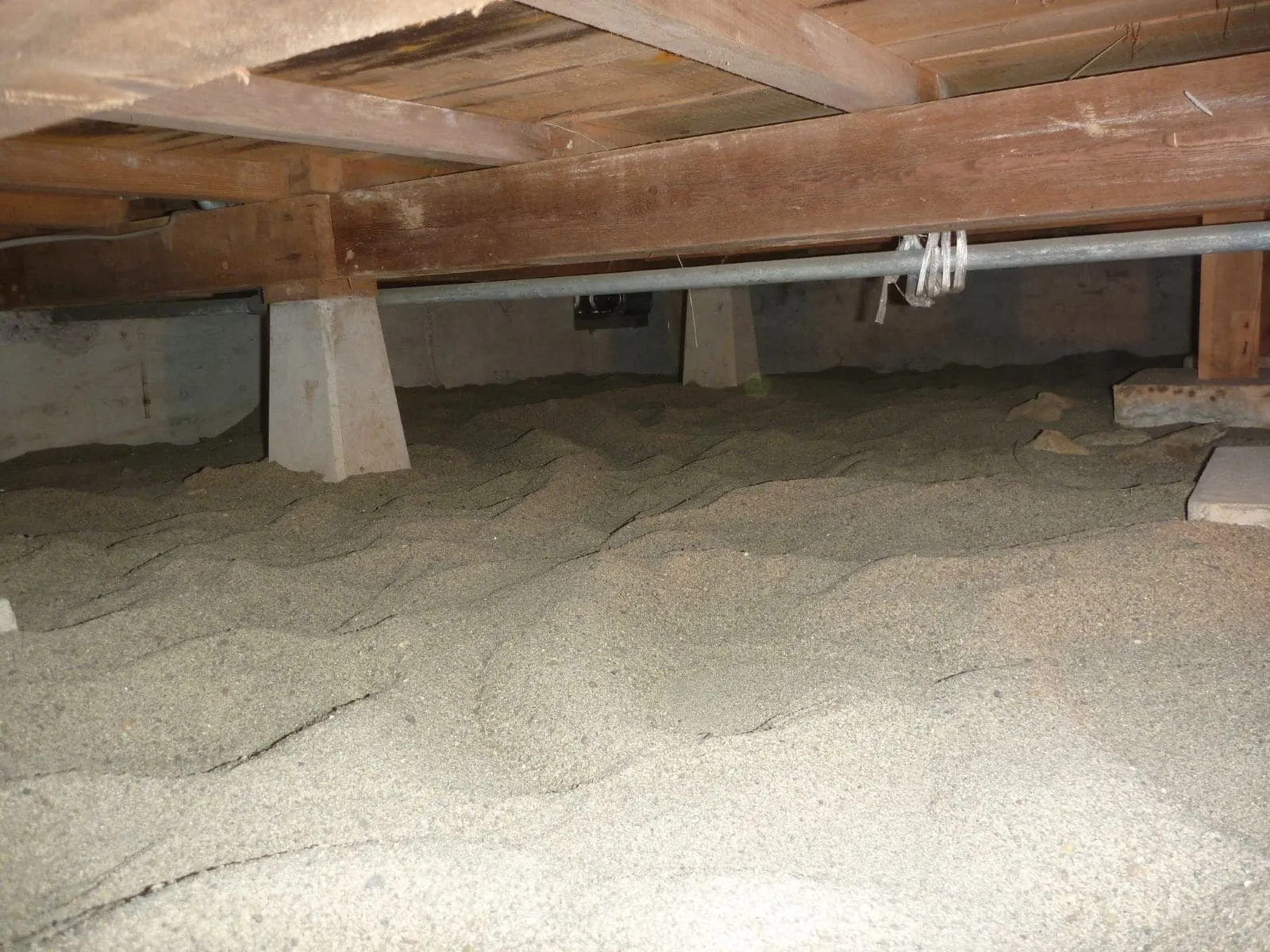 床下に調湿効果がない川砂敷きするのは何故？