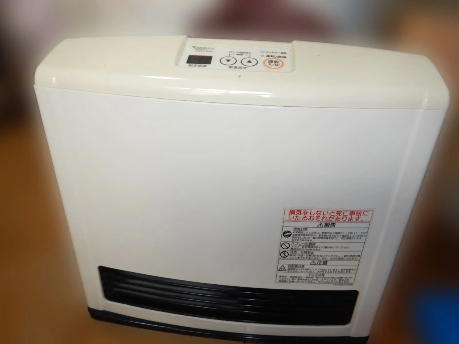 【埼玉】冬の暖房器具が生む「人工結露」｜ガスファンヒーターと黒カビの関係