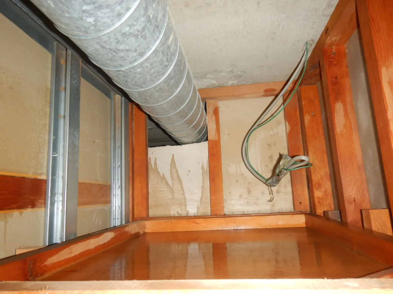 漏水事故後の防カビ工事がなぜ必要なのか②―中途半端な解体が一番怖い