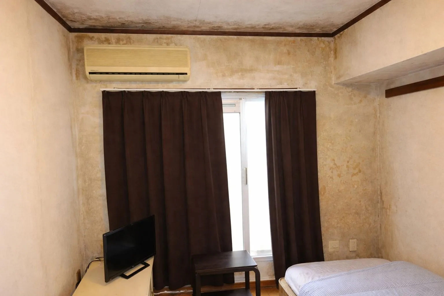 実家のカビ、どうしたらいい？親から「お金をかけなくていい」と言われたときの考え方