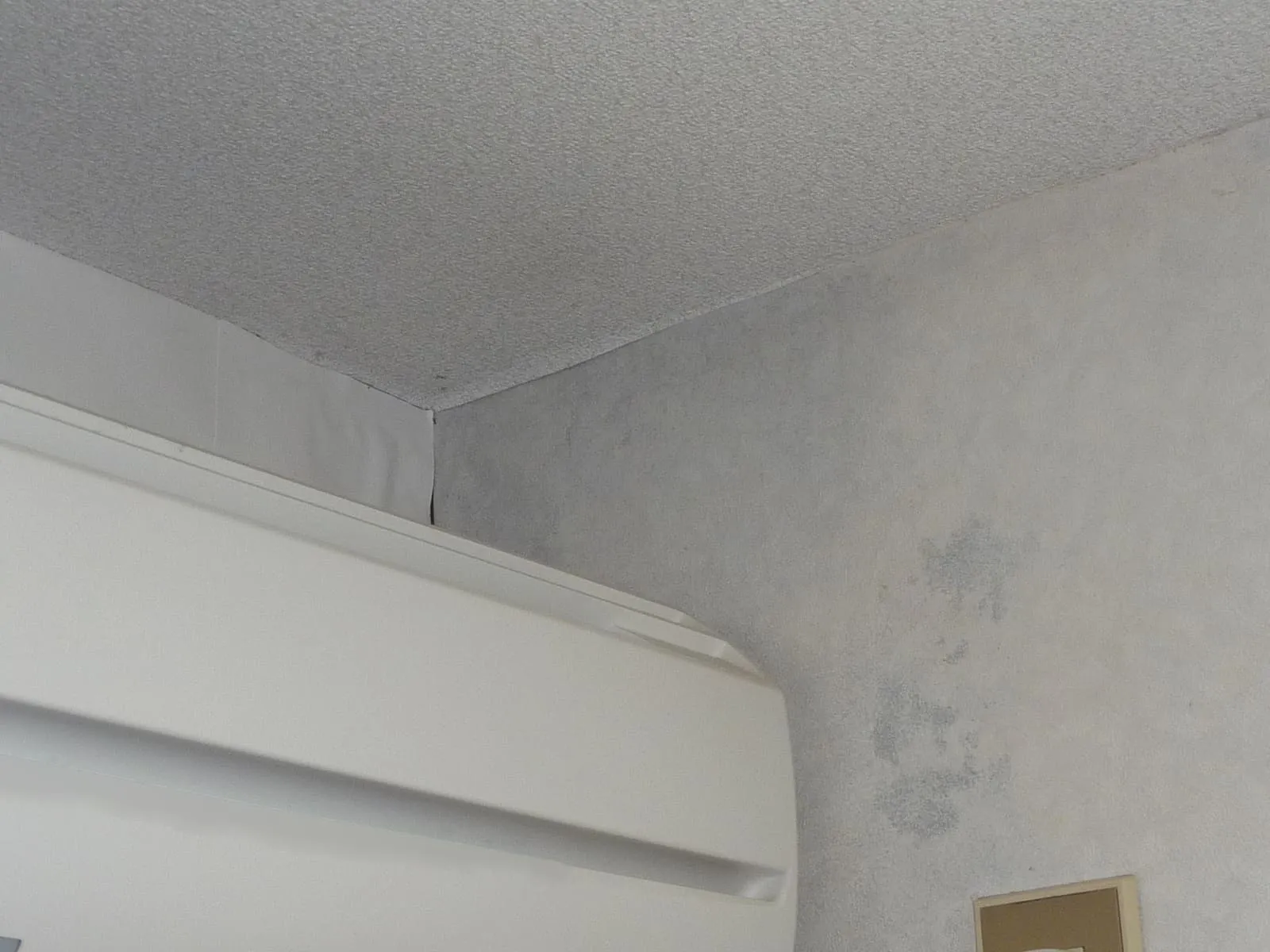 壁紙張替えは剥がした後で決まります｜見えない下地の話【埼玉】