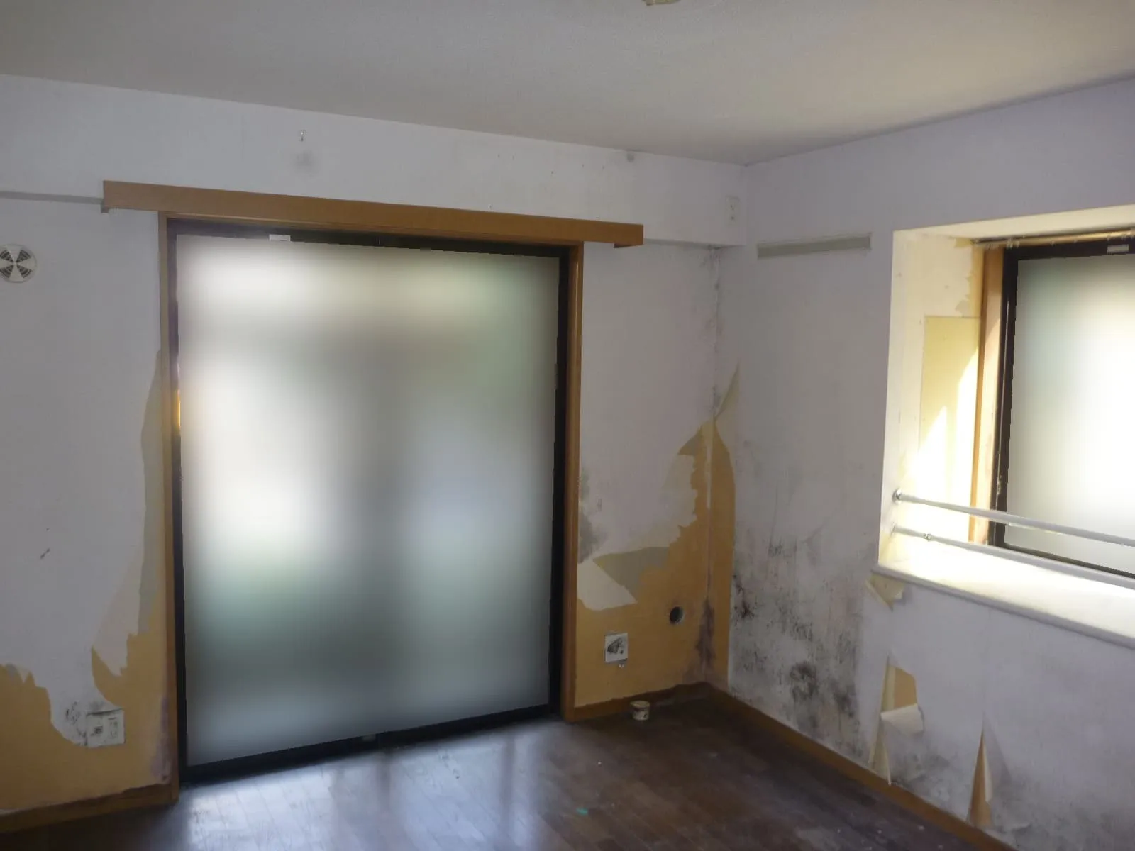 【埼玉】カビ臭い部屋は下地から