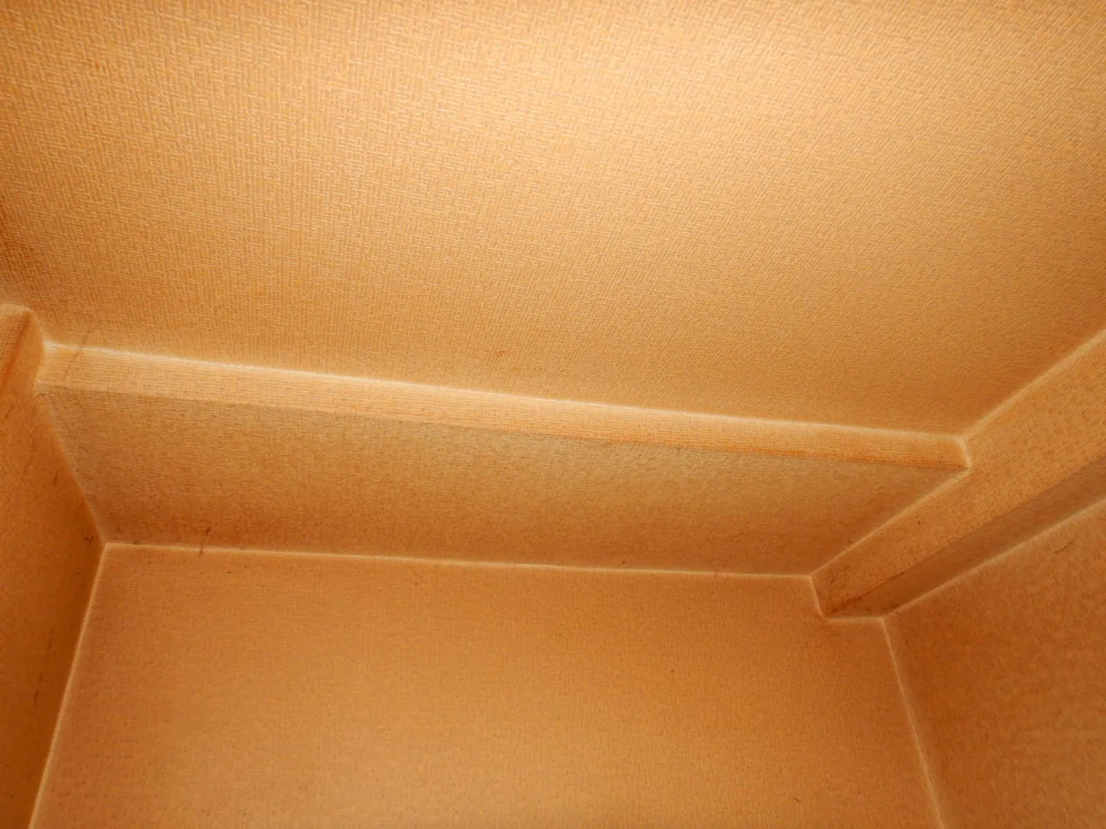 賃貸住宅のタバコ臭は壁紙を張替えるだけでは終わらない|ヤニ臭の除菌消臭工事