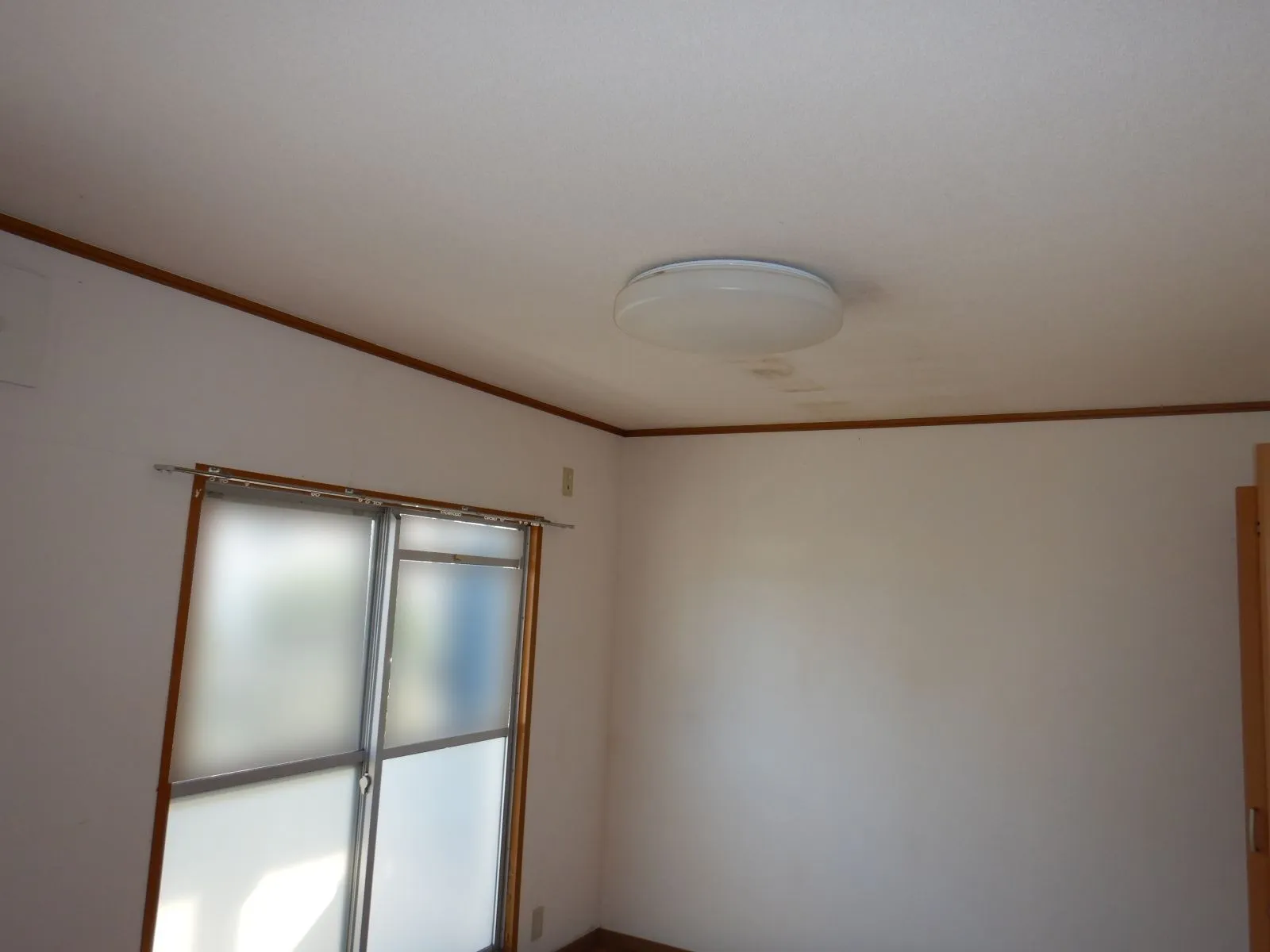 退去後の部屋がカビ臭い｜壁紙張替えだけで次の入居者を迎えますか？