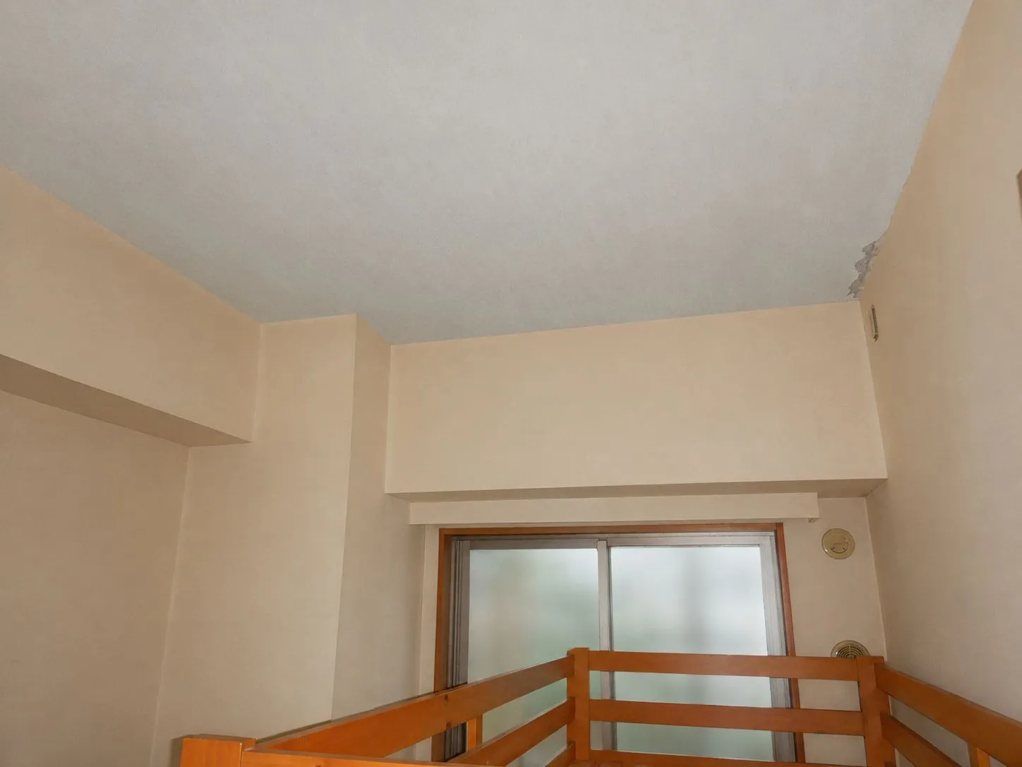 狭い部屋に大きな家具を置くしかない｜見えない壁のカビ対策