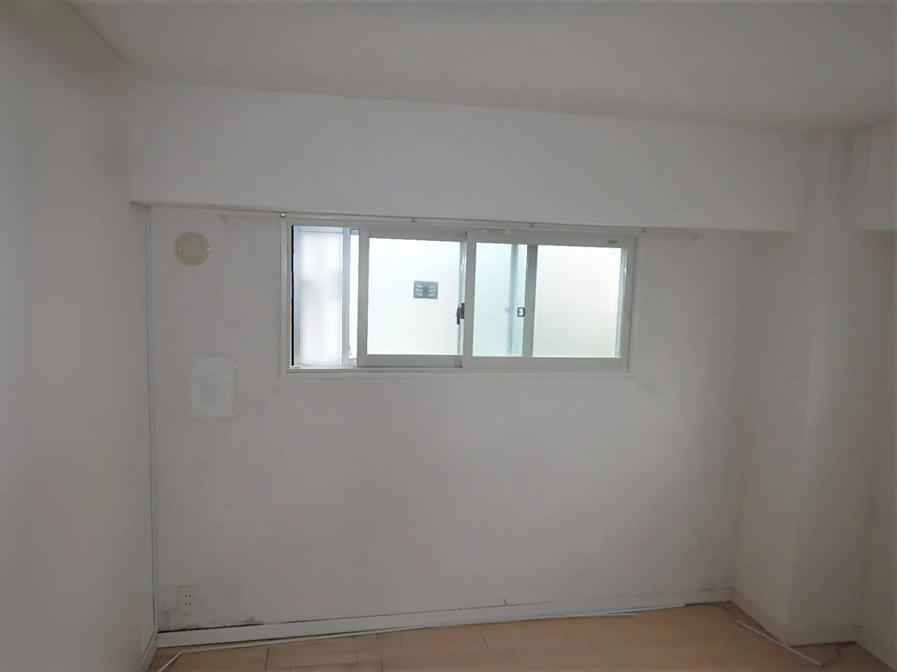 【マンションの北側洋室】窓まわりの壁紙にカビを繰り返すのはなぜ?